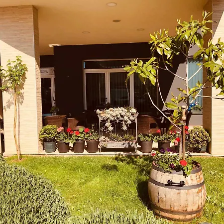 Pansion Magnolia Guest house 3*